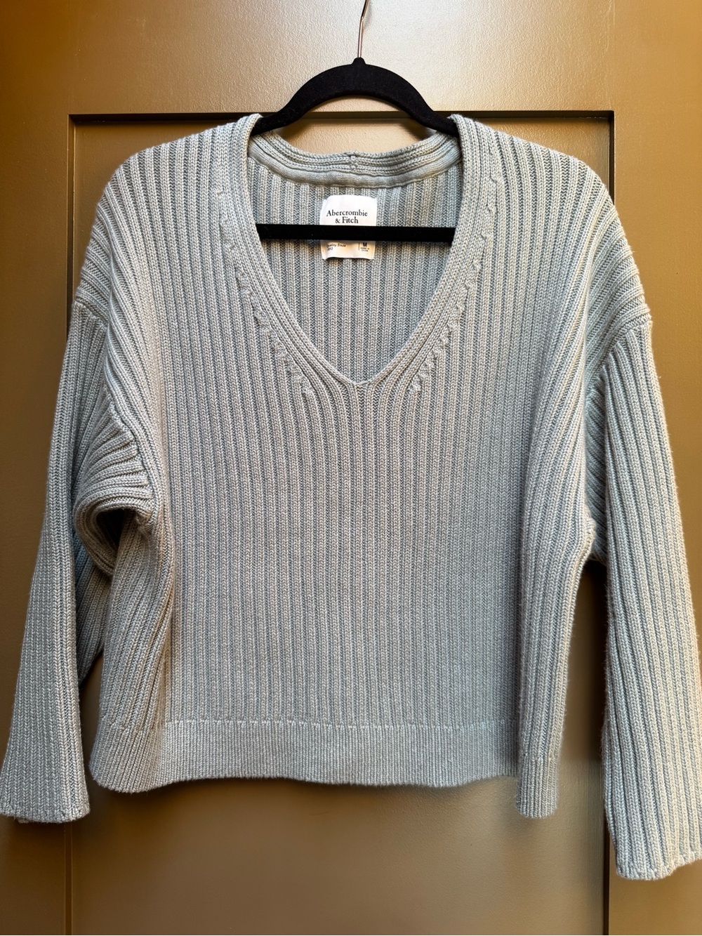 Abercrombie & Fitch Women's Light Gray Ribbed V-Neck Sweater Medium